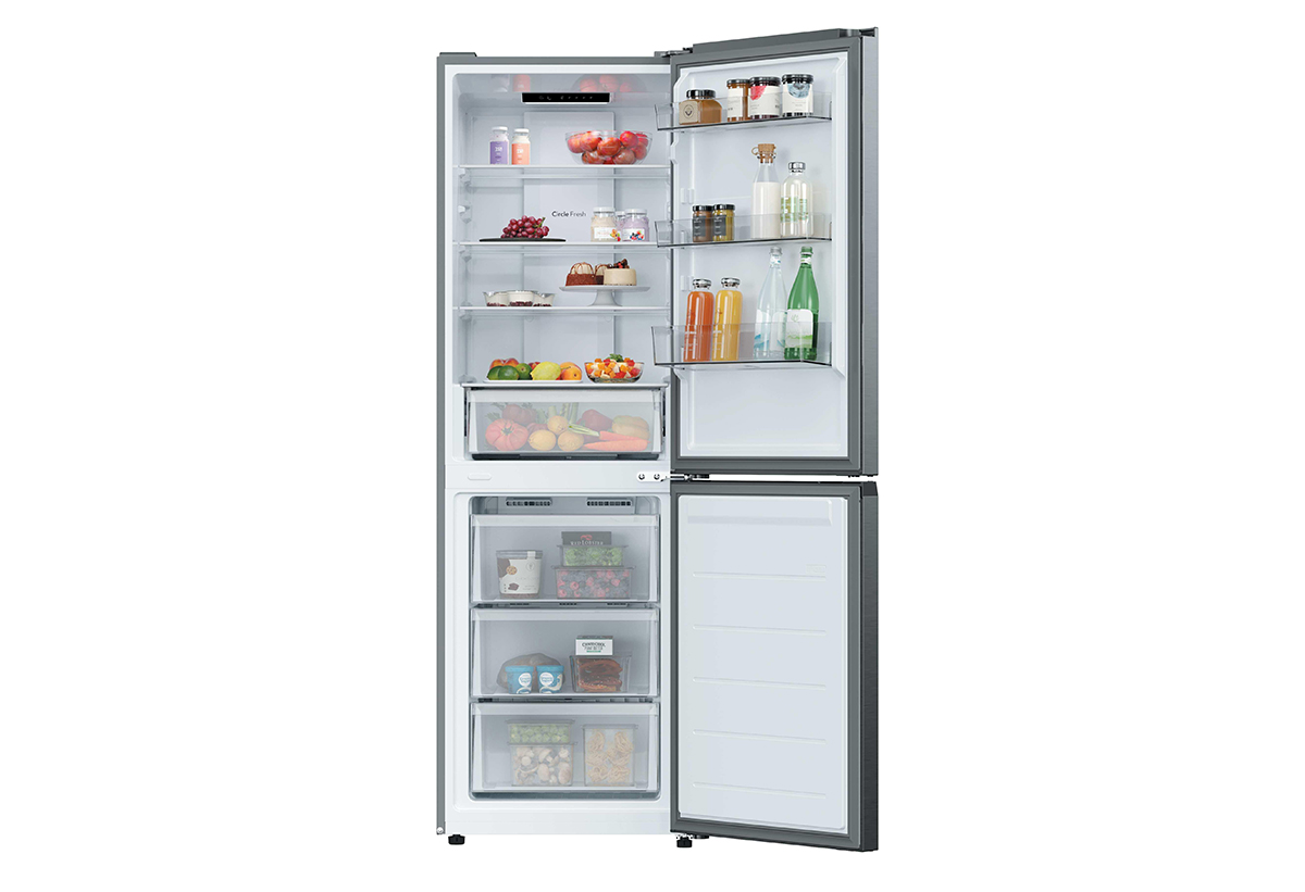 Απεικονίζεται το ψυγείο ανοιχτό.